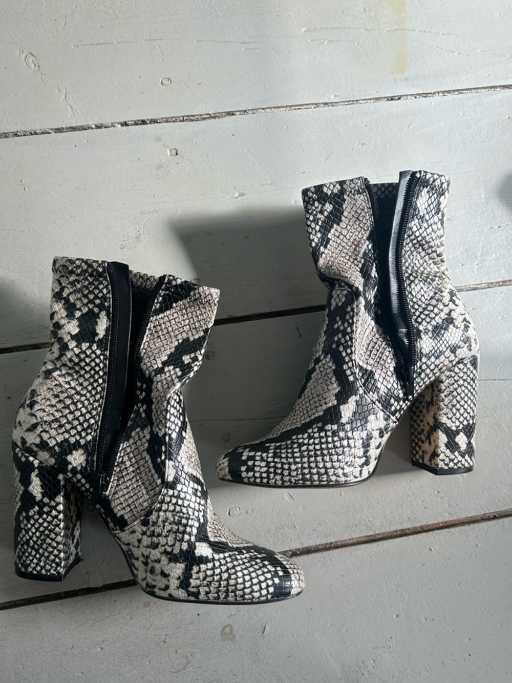 ☀️3/$25 ALDO Aurella Snakeskin Boots 6.5 heeled